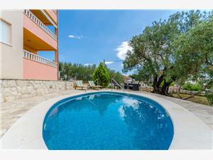 Apartmány Melita Split a Trogir riviéra, Rozloha 100,00 m2, Ubytovanie s bazénom, Vzdušná vzdialenosť od mora 80 m