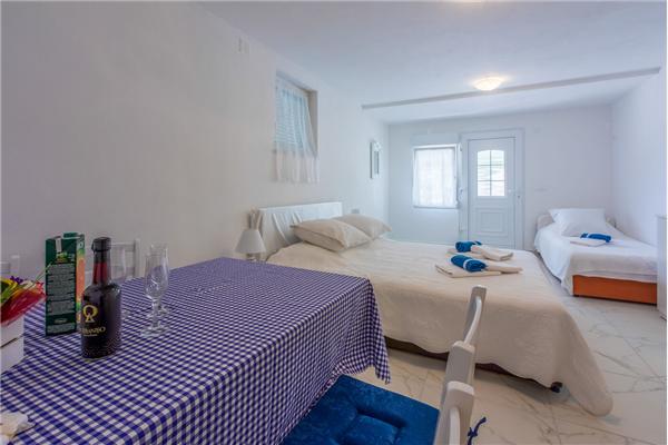 Apartment A1, for 3 persons