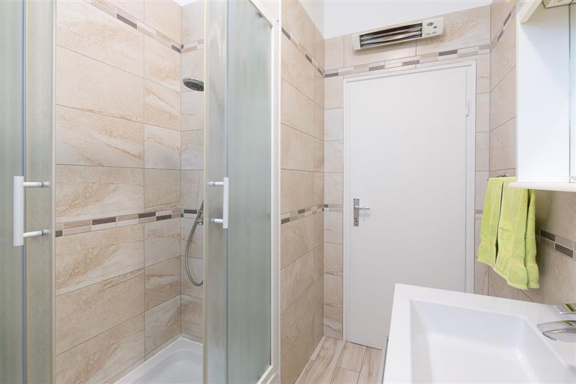 Apartment A1, for 5 persons