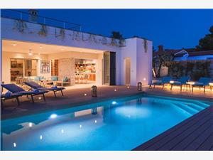 Villa Villa Balizerka Pula, Size 340.00 m2, Airline distance to town centre 500 m