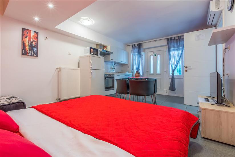 Apartment A8, for 2 persons