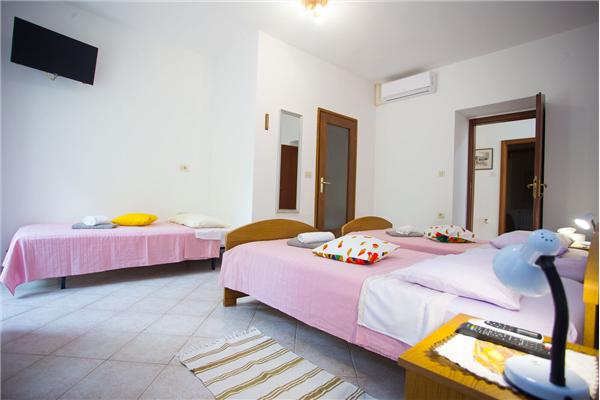 Apartment A1, for 8 persons