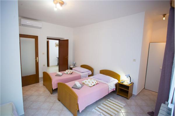 Apartment A1, for 8 persons