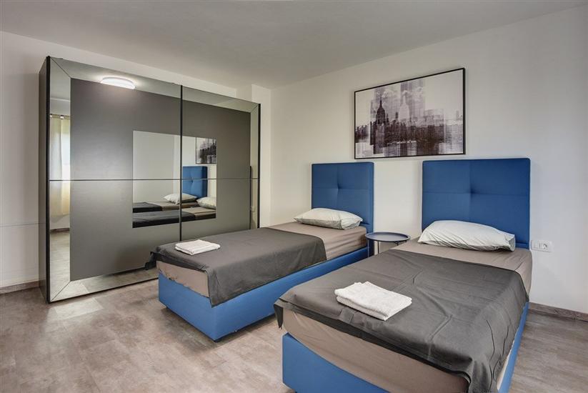 House K1, for 10 persons