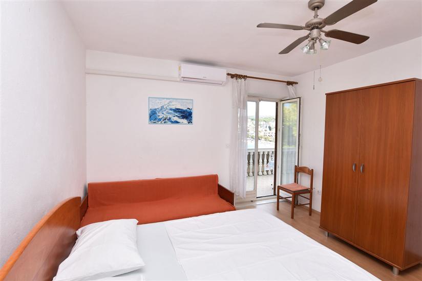 Apartment A2, for 6 persons