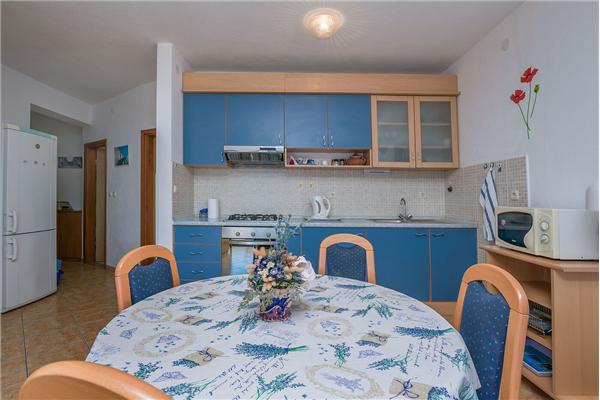Apartment A1, for 5 persons
