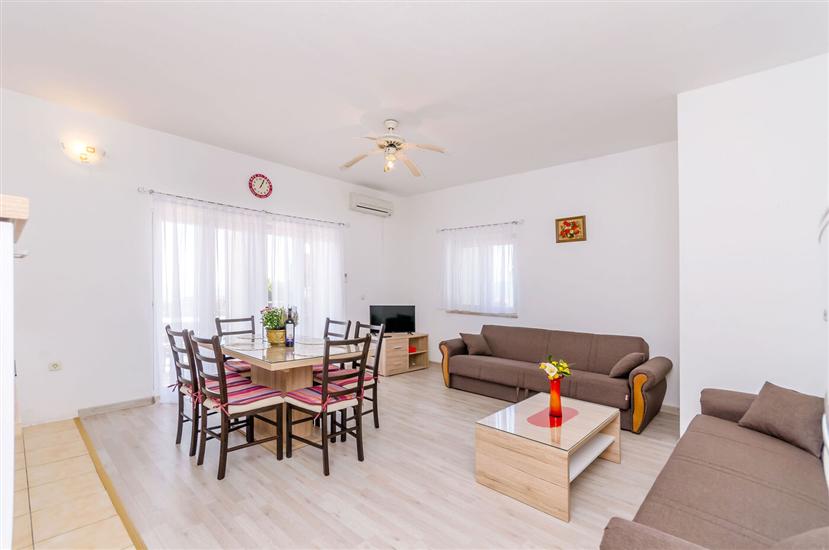 Apartment A1, for 8 persons