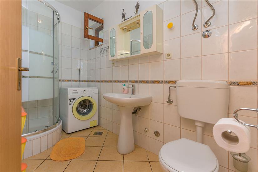 Apartment A2, for 5 persons