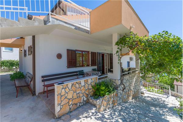 Apartment A2, for 5 persons