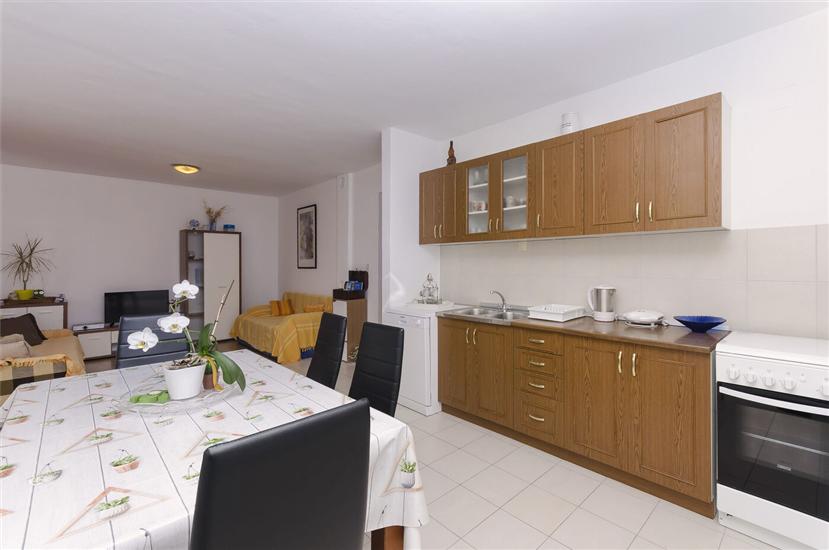 Apartment A4, for 6 persons