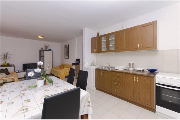 Apartment A4, for 6 persons
