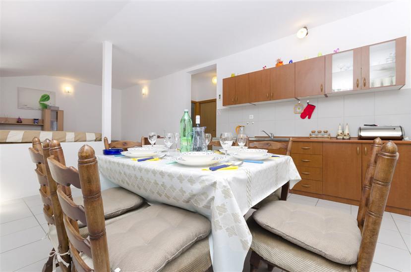 Apartment A6, for 6 persons