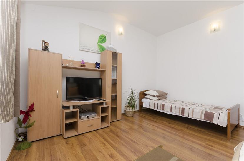 Apartment A6, for 6 persons