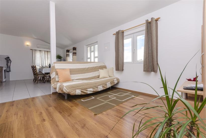 Apartment A6, for 6 persons