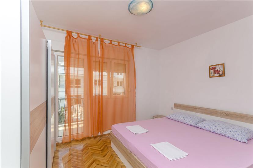 Room S1, for 2 persons