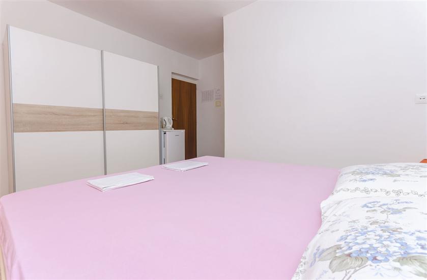 Room S2, for 2 persons