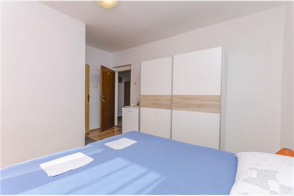 Room S3, for 2 persons