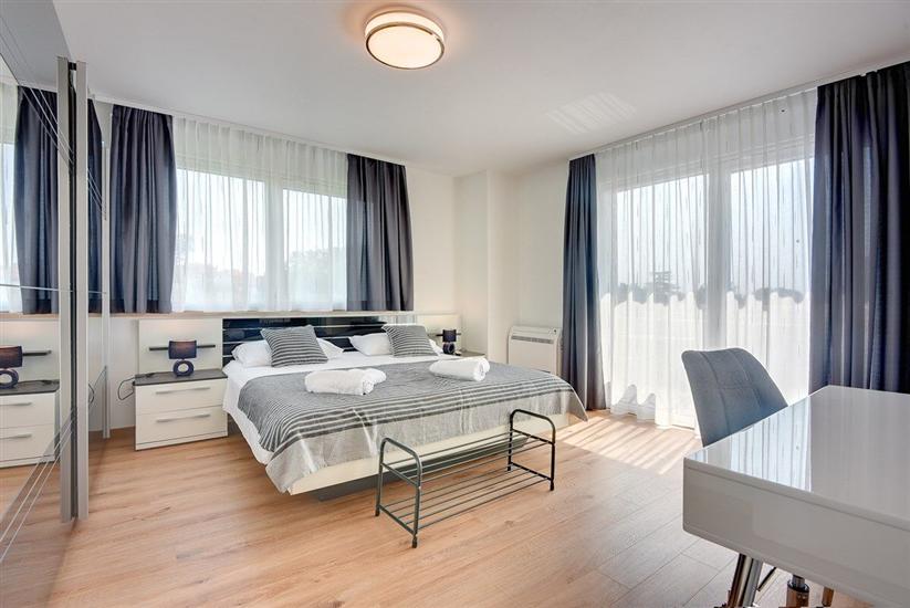 House K1, for 14 persons