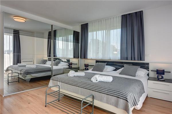 House K1, for 14 persons