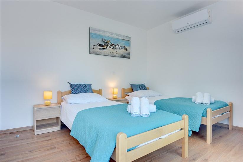 House K1, for 14 persons