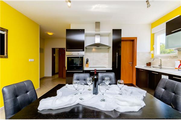 Apartment A1, for 8 persons