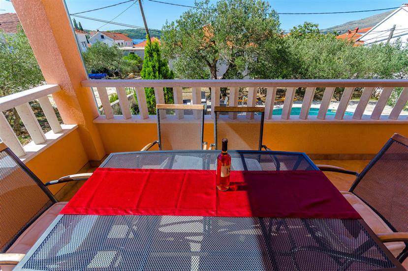 Apartment A1, for 8 persons