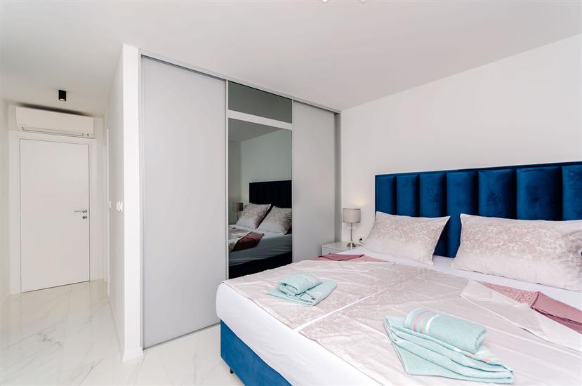 Apartment A1, for 8 persons