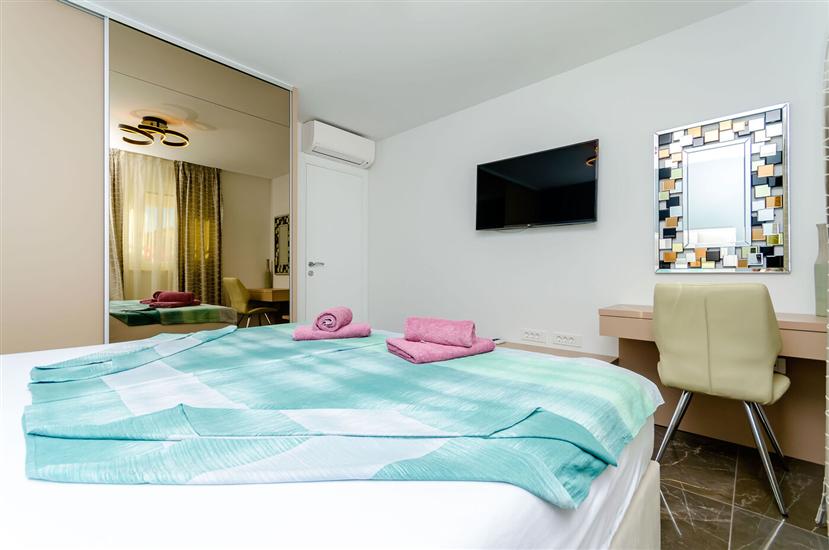 Apartment A2, for 6 persons