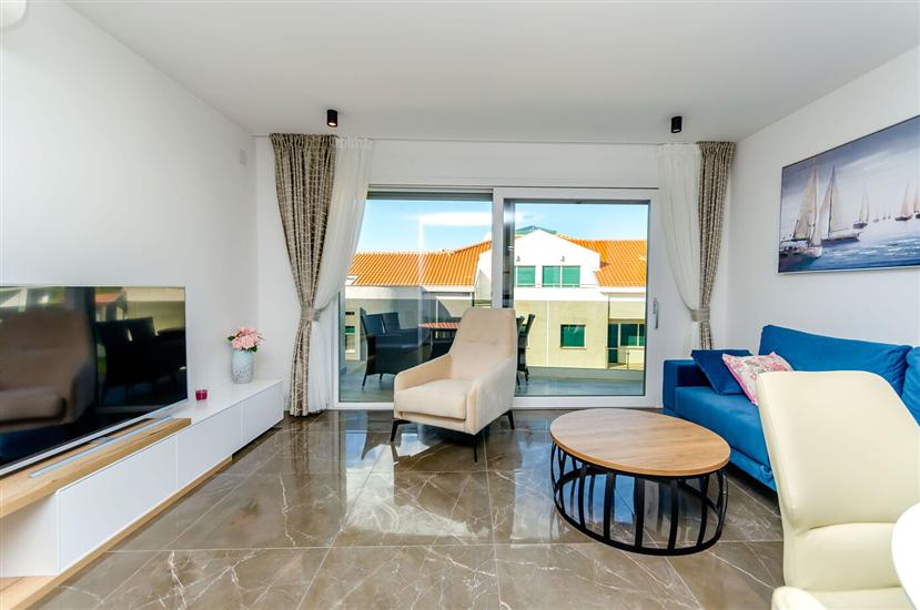 Apartment A2, for 6 persons