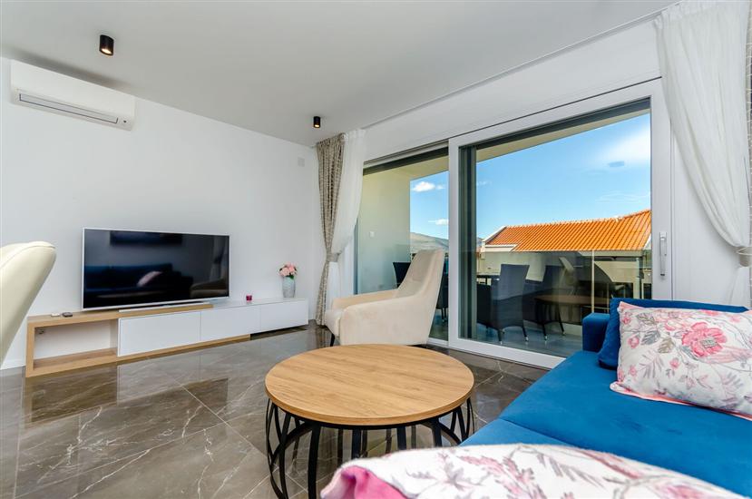 Apartment A2, for 6 persons