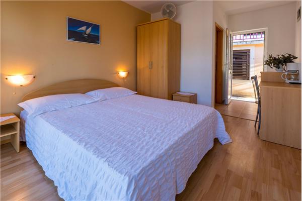 Room S5, for 2 persons