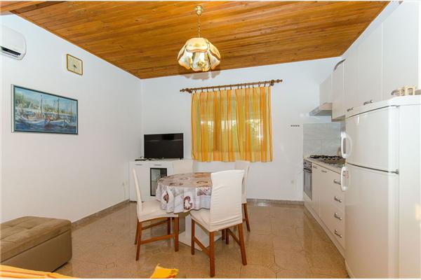 Apartment A2, for 3 persons