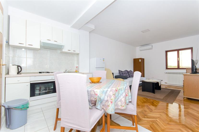 Apartment A5, for 4 persons
