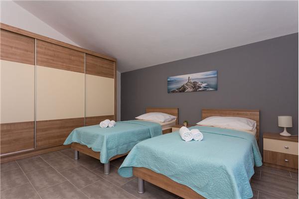 House K1, for 10 persons