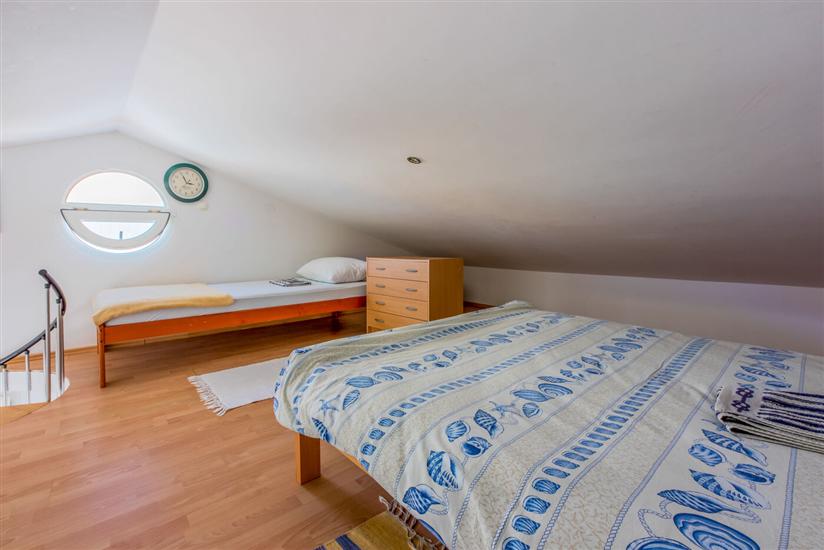 Apartment A2, for 5 persons