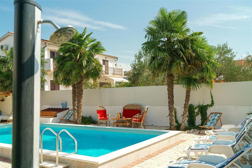 Apartments Vesna with pool