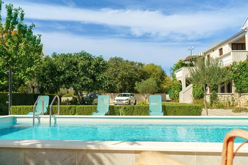 Apartments Vesna with pool