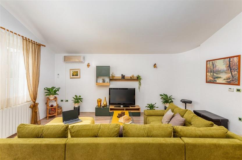 House K1, for 11 persons