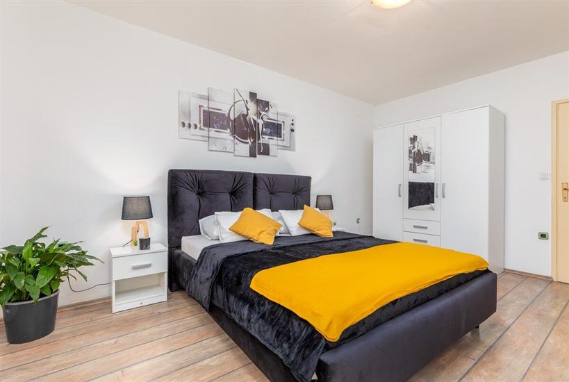 House K1, for 11 persons