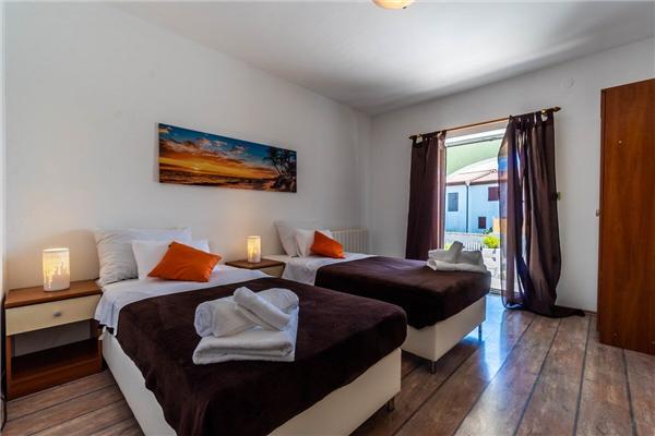 House K1, for 11 persons