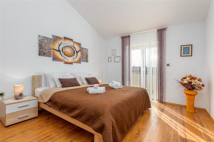 House K1, for 11 persons