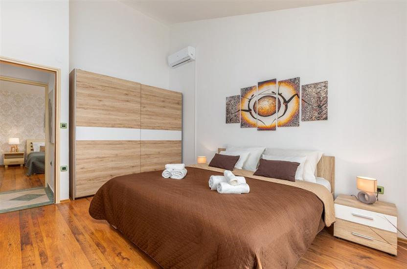 House K1, for 11 persons