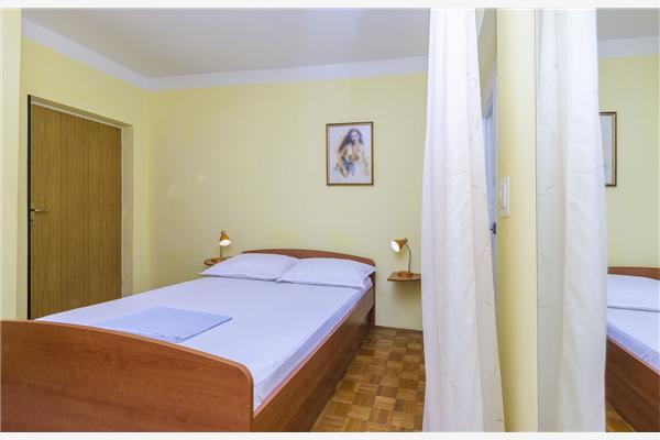 Room S3, for 2 persons