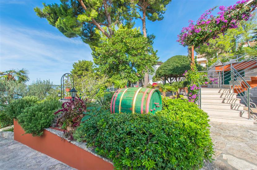 Apartment and Rooms Franka