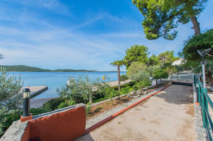 Apartment and Rooms Franka