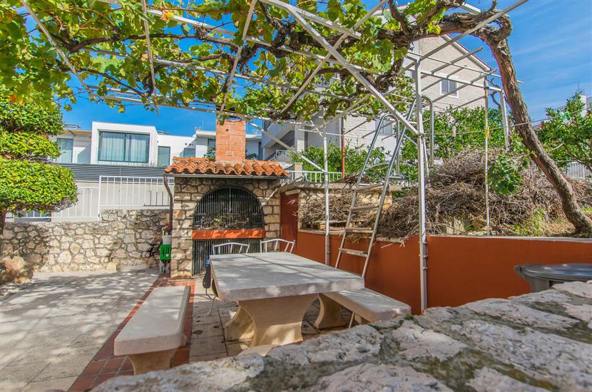 Apartment and Rooms Franka