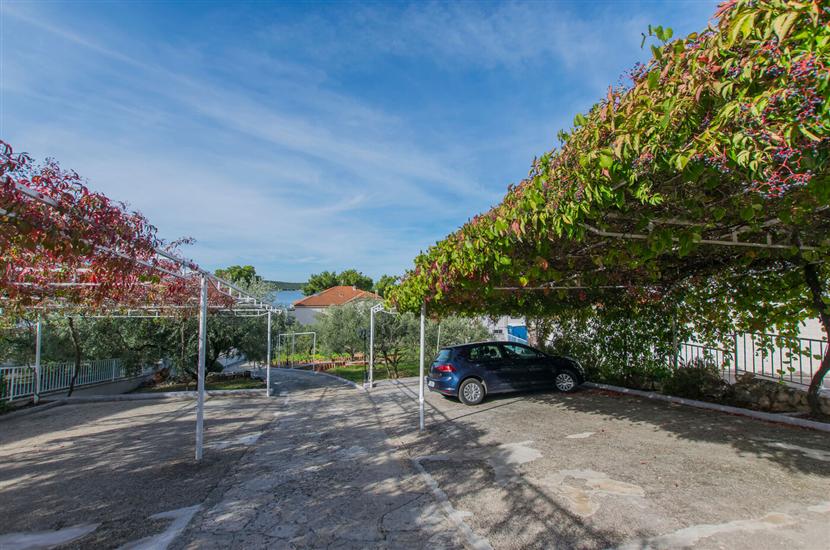 Apartment and Rooms Franka