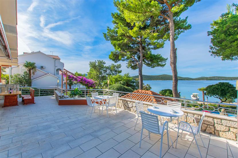 Apartment and Rooms Franka