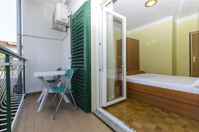 Room S3, for 2 persons