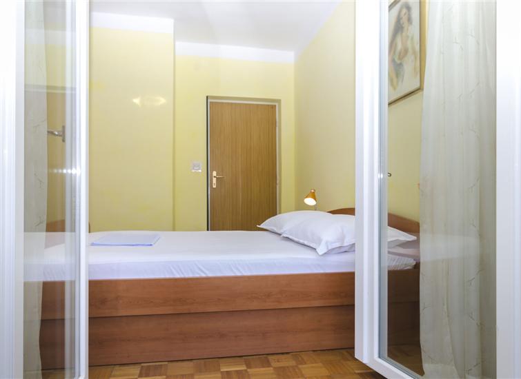Room S3, for 2 persons